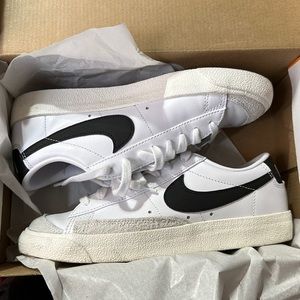 WOMENS NIKE BLAZER LOW ‘77